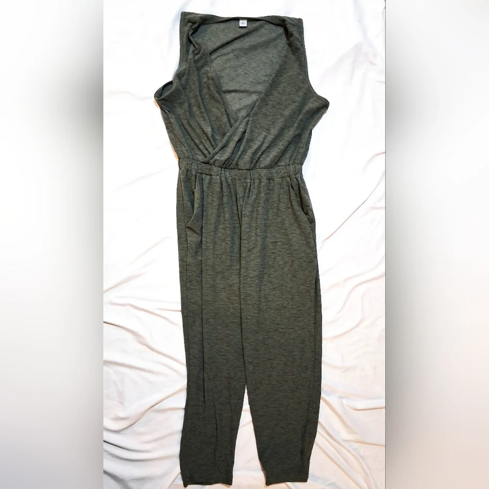 Old Navy Women’s Green Breathe ON Cross-Front Sleeveless Jumpsuit Size L - Picture 3 of 6
